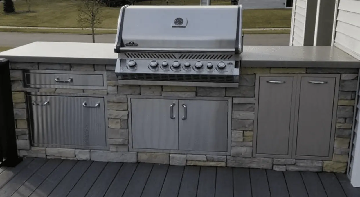 Built in outdoor grill